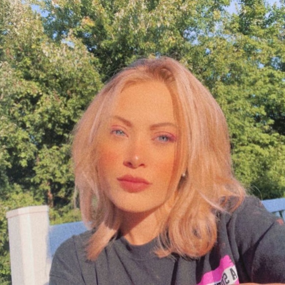 mikela02